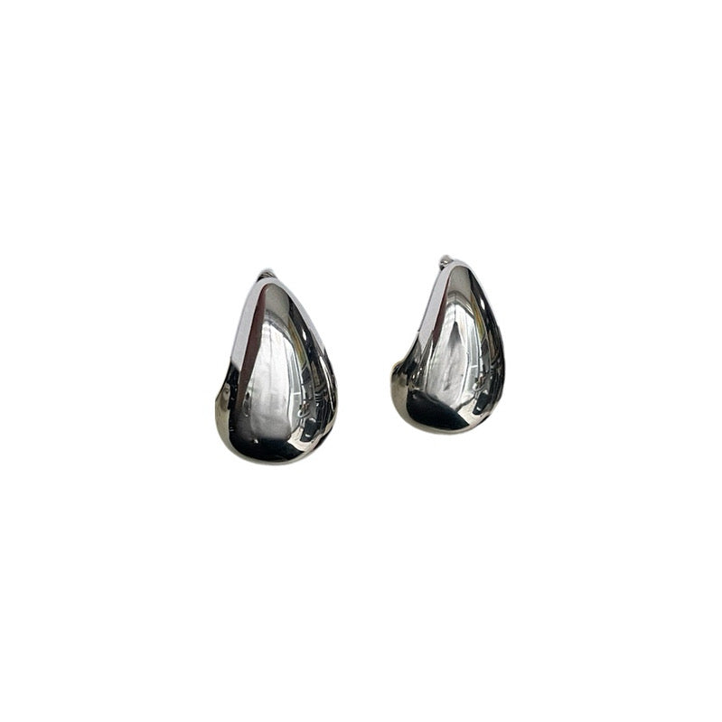 Aretes media gota plateada