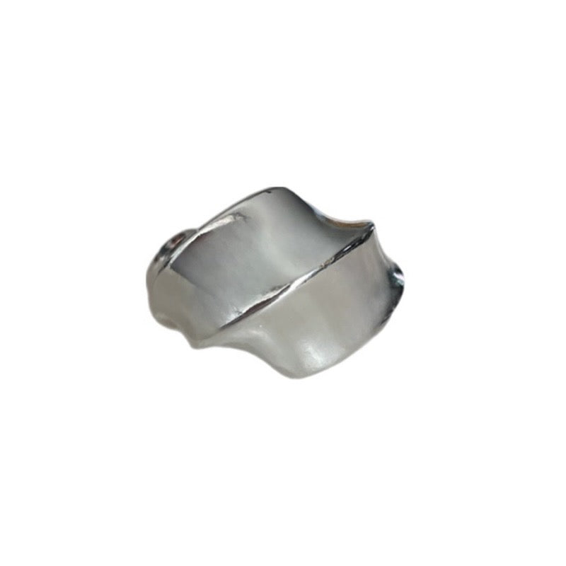 Anillo croissant plateado