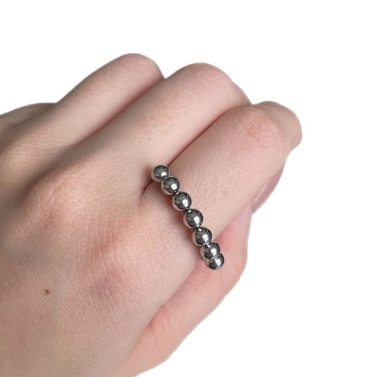 Anillo bolitas plateado