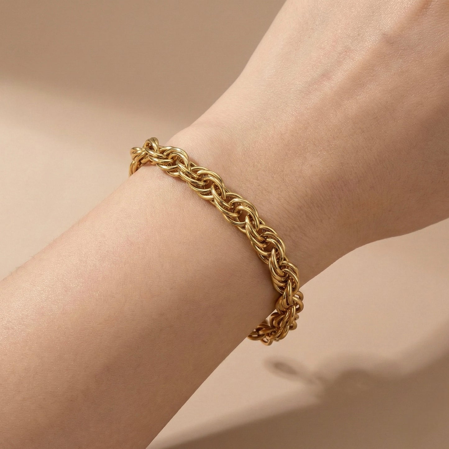 Pulsera torcida gruesa