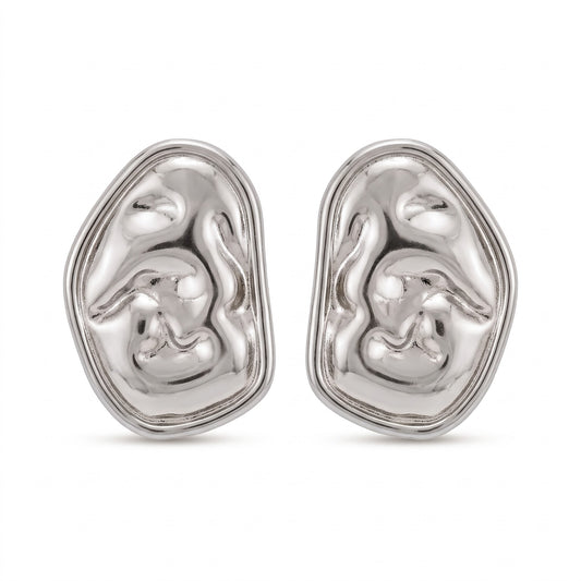 Aretes martillados plateados