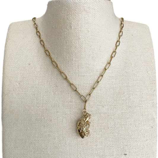Collar corazón realista