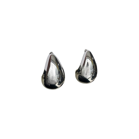 Aretes media gota plateada