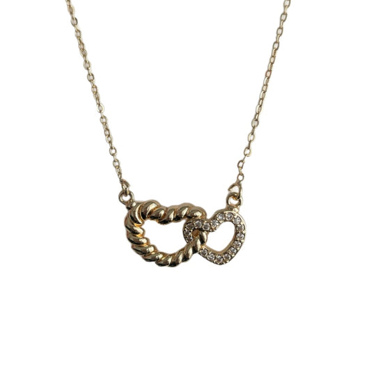Collar corazón entrelazado