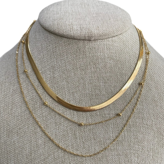 Collar triple clásico
